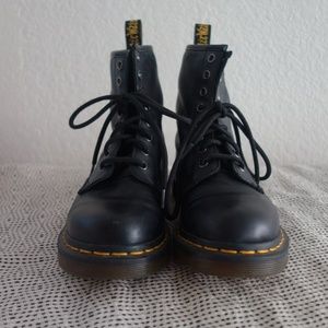 Dr. Marten's original black boot women's size 5